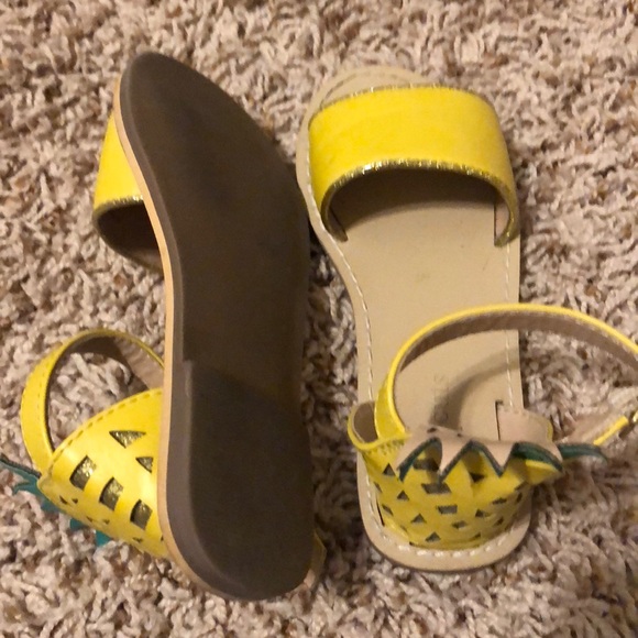 Crewcuts pineapple sandals for toddler girls - Picture 3 of 3